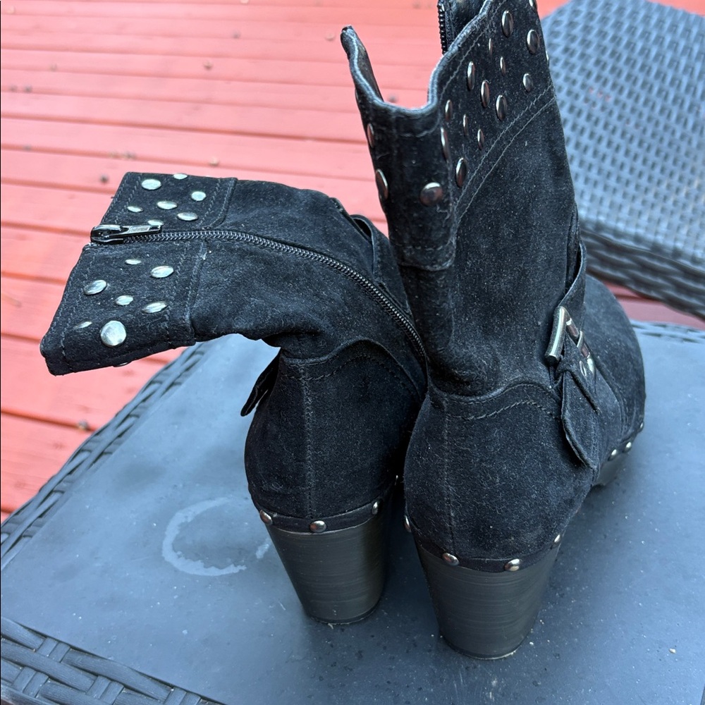 Women's Black Heeled Boots - Picture 3 of 5